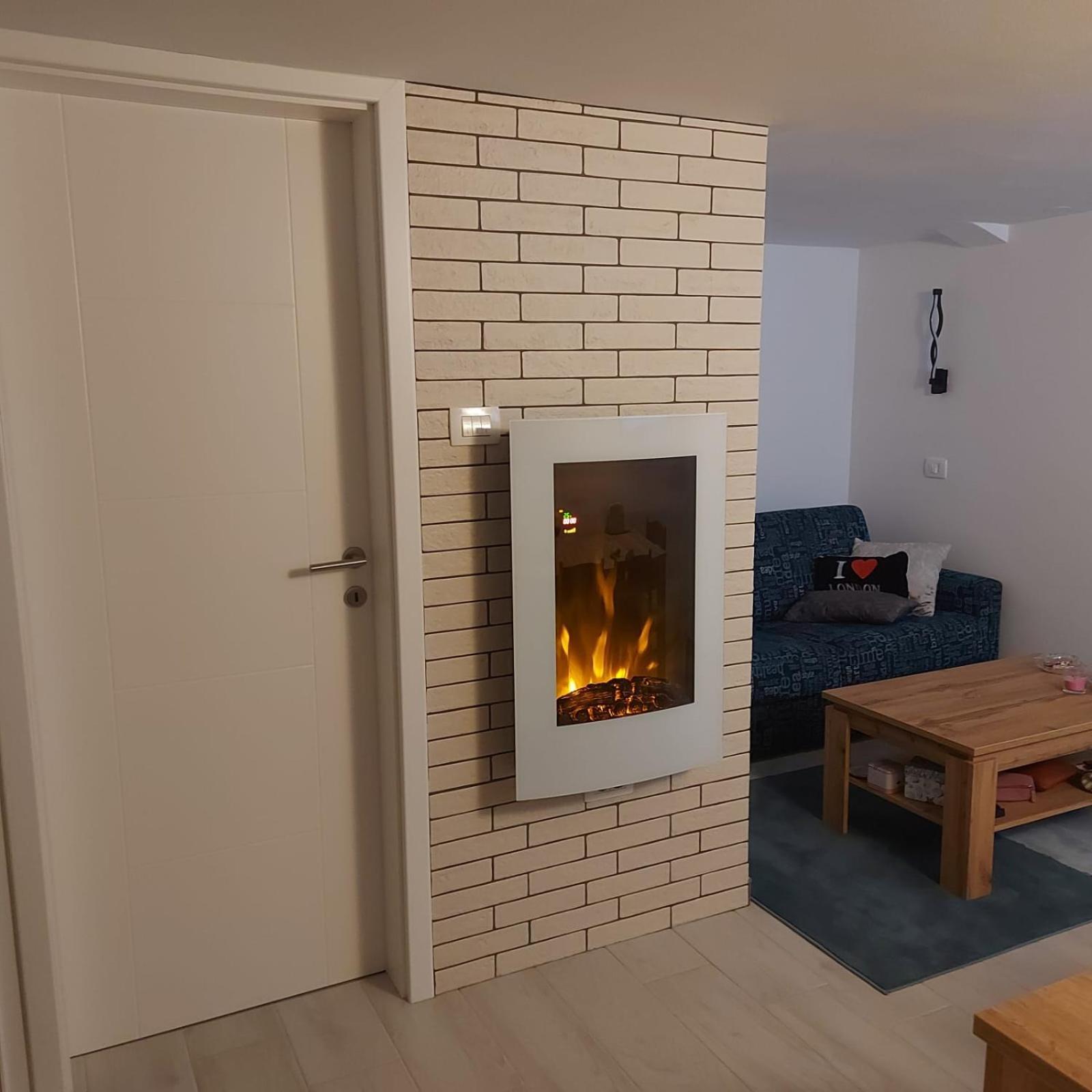 Apartmaji Sobe Zvezda Pobegi Εξωτερικό φωτογραφία