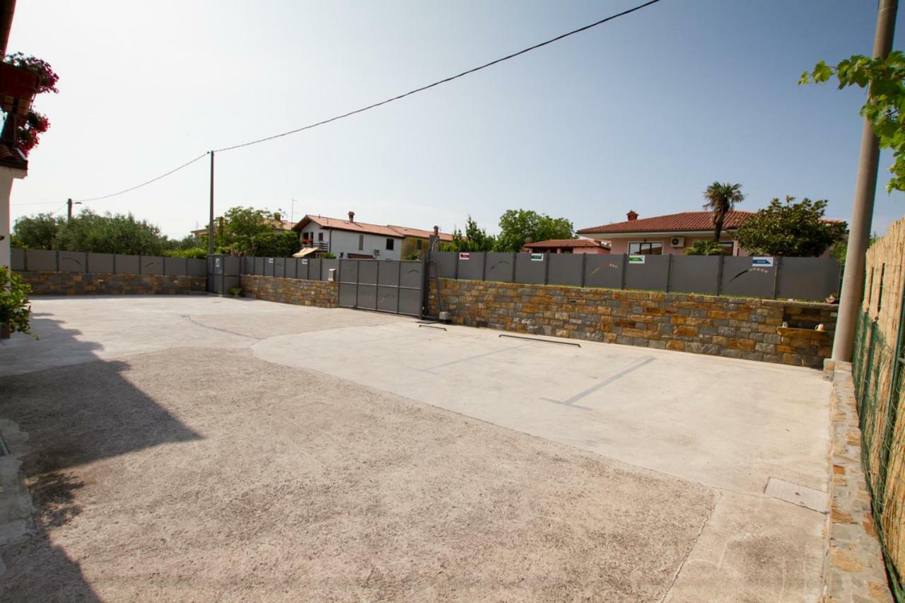 Apartmaji Sobe Zvezda Pobegi Εξωτερικό φωτογραφία